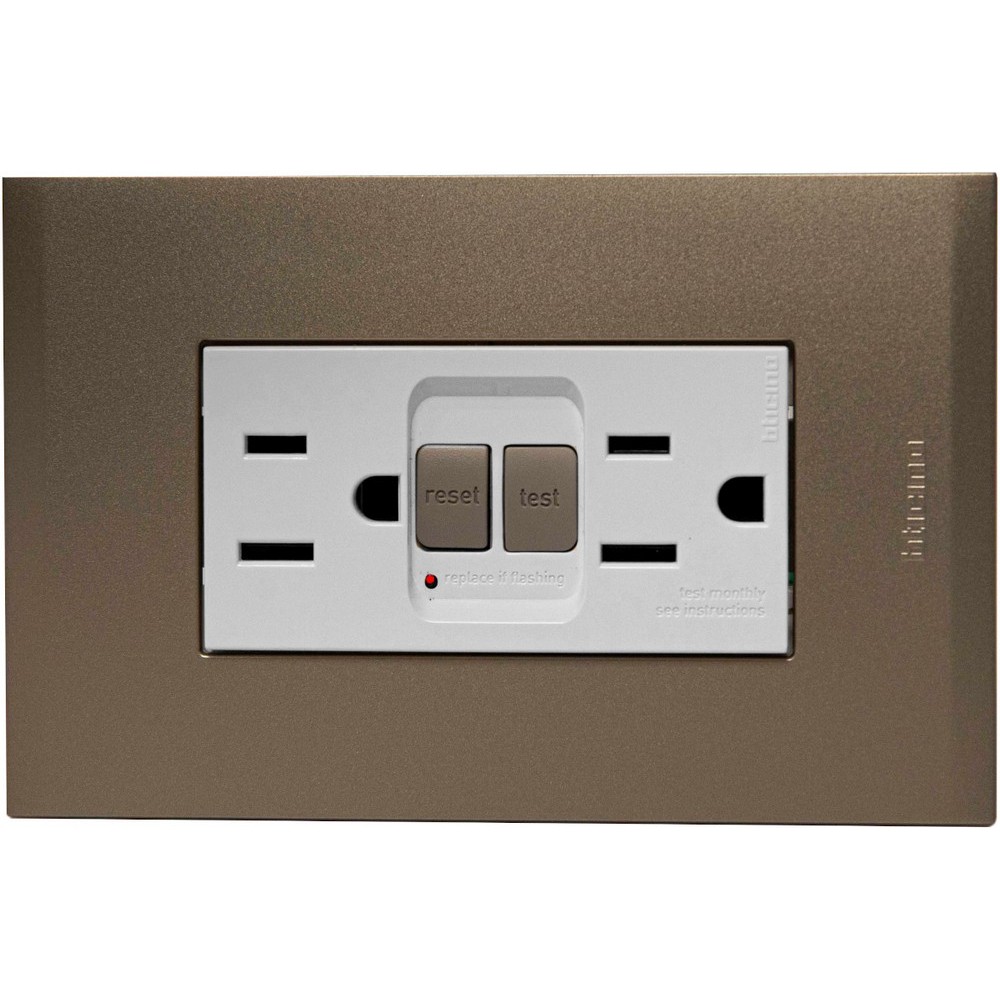 Tomacorriente duplex 2p+t 15a tamper-resistant gfci champagne